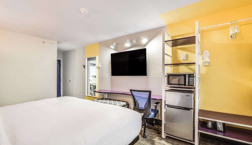 Standard Room, 1 King Bed, Non Smoking