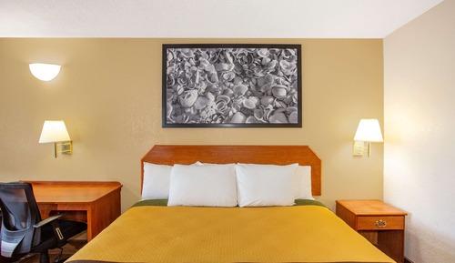 Room, 1 King Bed, Accessible, Non Smoking (Mobility)