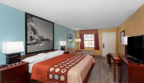 Room, 1 King Bed, Accessible, Non Smoking (Mobility/Hearing/Tub w/Grab Bars)