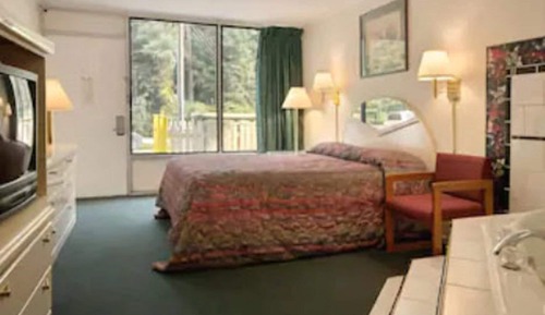 Standard Room, 1 King Bed