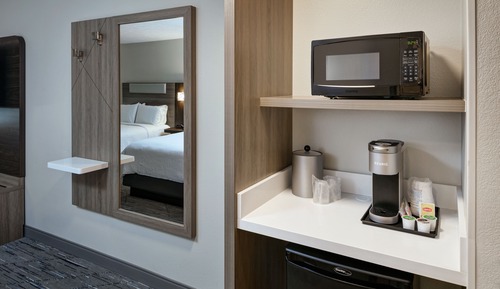 Standard Room, 2 Queen Beds, Accessible Bathtub