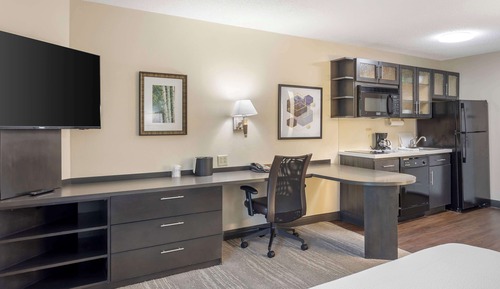 Standard Room, 1 Queen Bed, Accessible, Kitchen