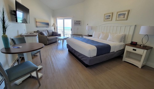 Studio, 1 King Bed, Jetted Tub, Bay View
