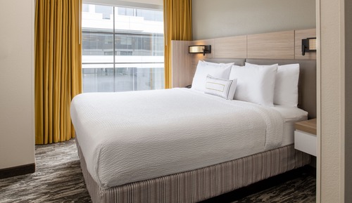 Suite, 1 King Bed, Corner