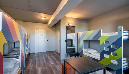 6-Bed Room