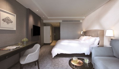 Deluxe Room, Partial Ocean View (Annex Building)