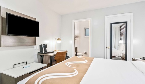 Standard Room, 1 Queen Bed