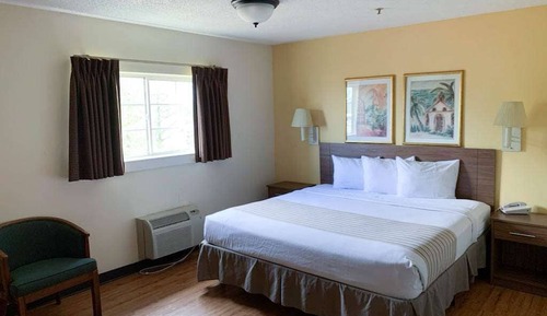 Deluxe Room, 1 Queen Bed, Non Smoking, Kitchenette
