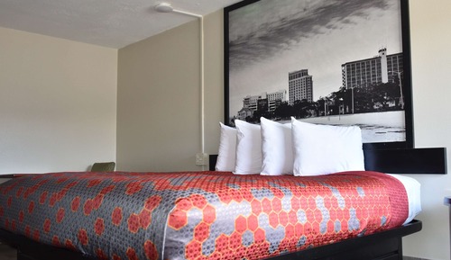 Room, 1 King Bed, Non Smoking (Exterior Room)
