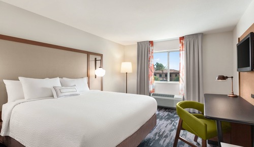 Room, 1 King Bed (Mobility/Hearing Access, Roll-In Shwr)