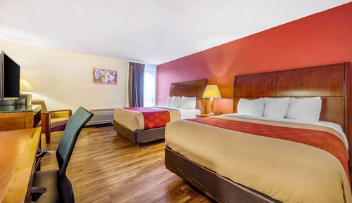 Room, 2 Queen Beds, Non Smoking, Poolside