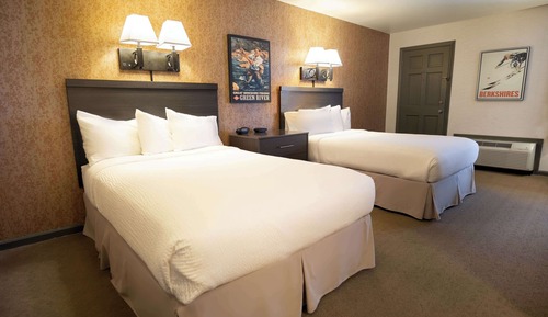 Deluxe Room, 2 Double Beds, Non Smoking (Exterior Entry)
