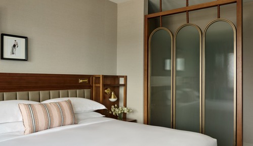 Junior Suite, 1 King Bed, Roll-in Shower (Mobility, Roll-In Shower)