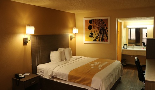 Studio Suite, 1 King Bed, Non Smoking