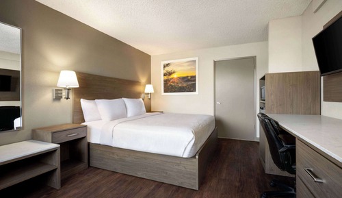 Standard Room, 1 King Bed, Accessible