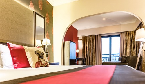 Deluxe Suite