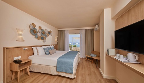 Junior Suite, Balcony, Sea View (2 Adults - Swim up - My Favorite Club)