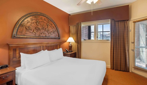 2 Bedroom With 1 King And 1 Queen Suite W/ Sofabed