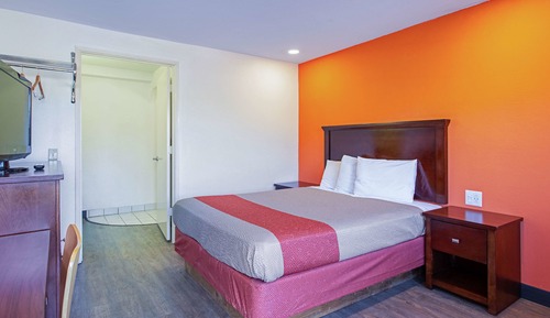 Standard Room, 1 Queen Bed, Non Smoking