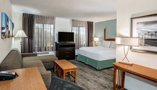Studio Suite, 1 Queen Bed, Kitchen