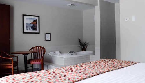 Suite, 1 King Bed, Non Smoking, Jetted Tub