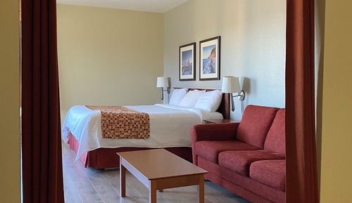 Upgraded, Suite, Multiple Beds, Non Smoking