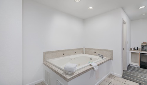Suite, 1 King Bed, Fireplace, Jetted Tub