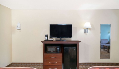 Standard Room, 1 King Bed, Non Smoking, Refrigerator & Microwave