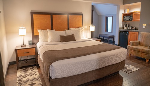 Deluxe King Suite