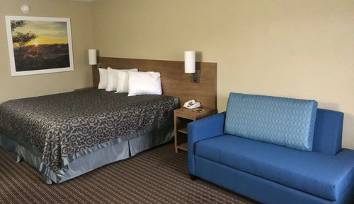 Room, 1 King Bed, Smoking