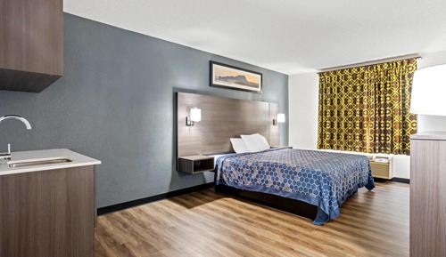 Suite, 1 King Bed, Non Smoking (Efficiency)