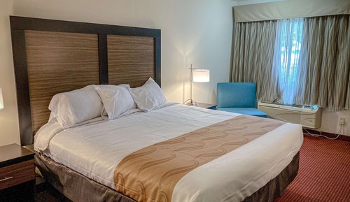 Deluxe Suite, 1 King Bed, Non Smoking, Hot Tub