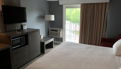 Room, 1 King Bed, Smoking, Lake View