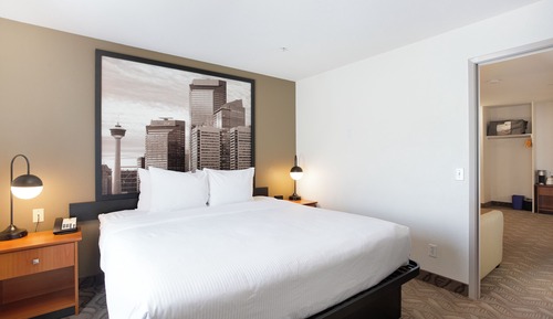 One Bedroom Deluxe Suite with Larger Living Room - Non Smoking