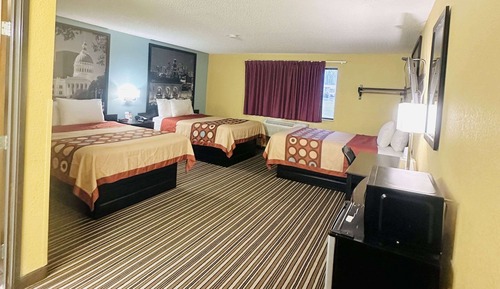 Room, Multiple Beds, Non Smoking (3 Queen Beds)
