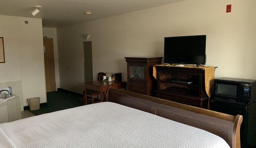 Deluxe Studio, 1 King Bed, Jetted Tub