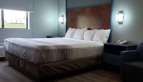 Standard Room, 1 King Bed, Accessible, Non Smoking (Mobility, Bathtub w/Grab Bars)