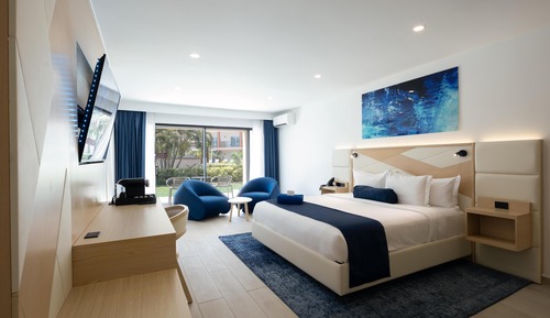 Standard Room, 1 King Bed, Garden View