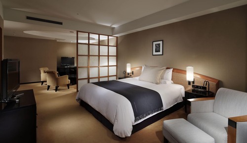 Non Smoking, 1 King Bed, Semi-Suite with Club Lounge Access
