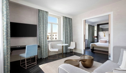 Signature Suite, 1 Bedroom, Non Smoking, City View