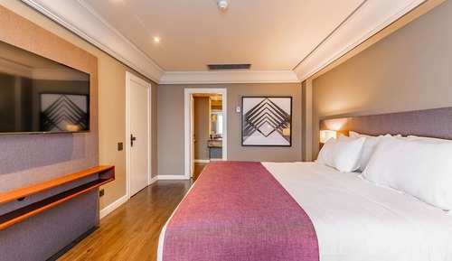 Luxury Suite, 1 King Bed, Bathtub