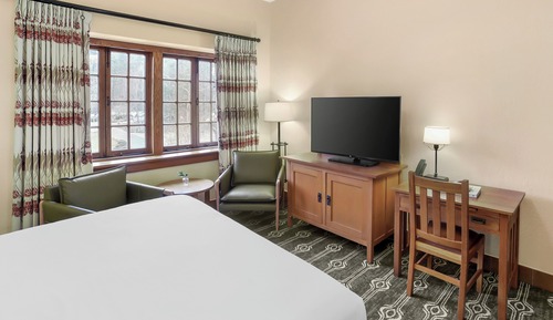 Deluxe Room, 1 King Bed, Resort View