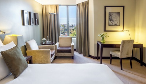 Standard Room, 1 Queen Bed, Club Lounge Access (High Floor)
