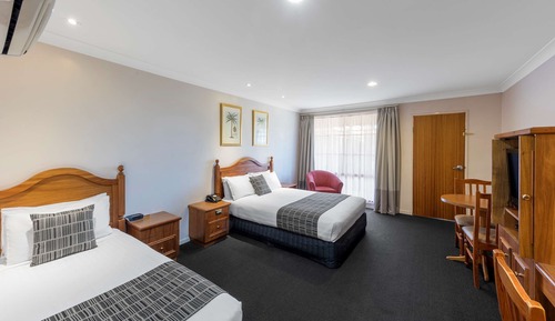 Deluxe Room, Multiple Beds, Non Smoking