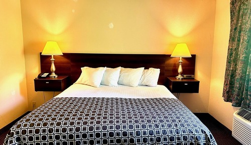 Standard Room, 1 King Bed