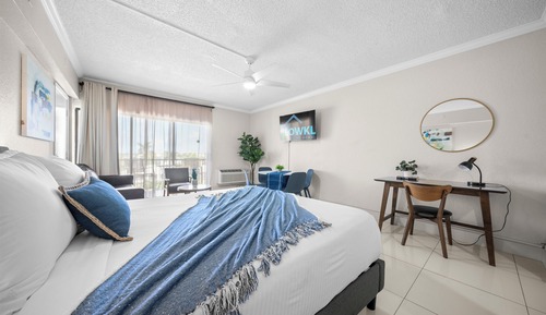 Superior Queen w/ Balcony, Kitchenette & Sofa Bed