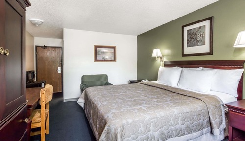 Standard Room, 1 King Bed, Smoking