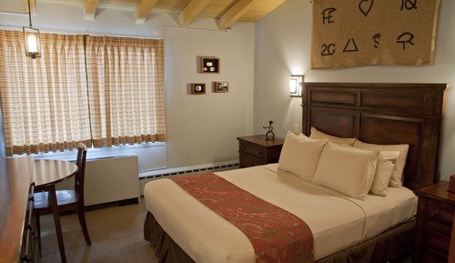 Signature Room, 1 Queen Bed, Refrigerator & Microwave