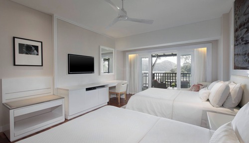 Room, 2 Twin Beds, Partial Ocean View