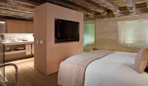 Suite, 1 King Bed (Duplex, Colonial Area, Butler Service)